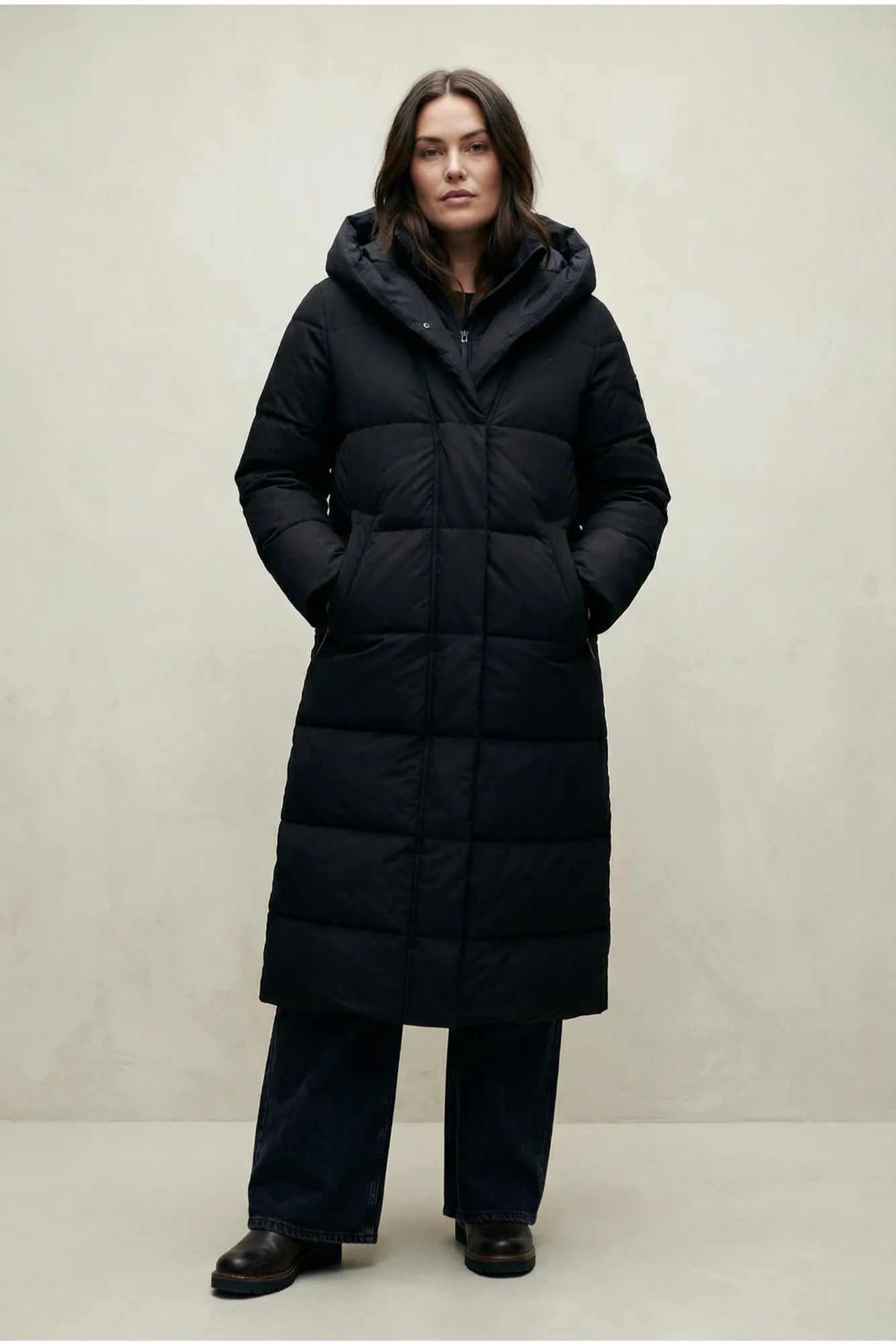 20939500_BLANK_-_BLANK_ALLIE_BLANK_JKT_BLANK_W_model_BLANK_1