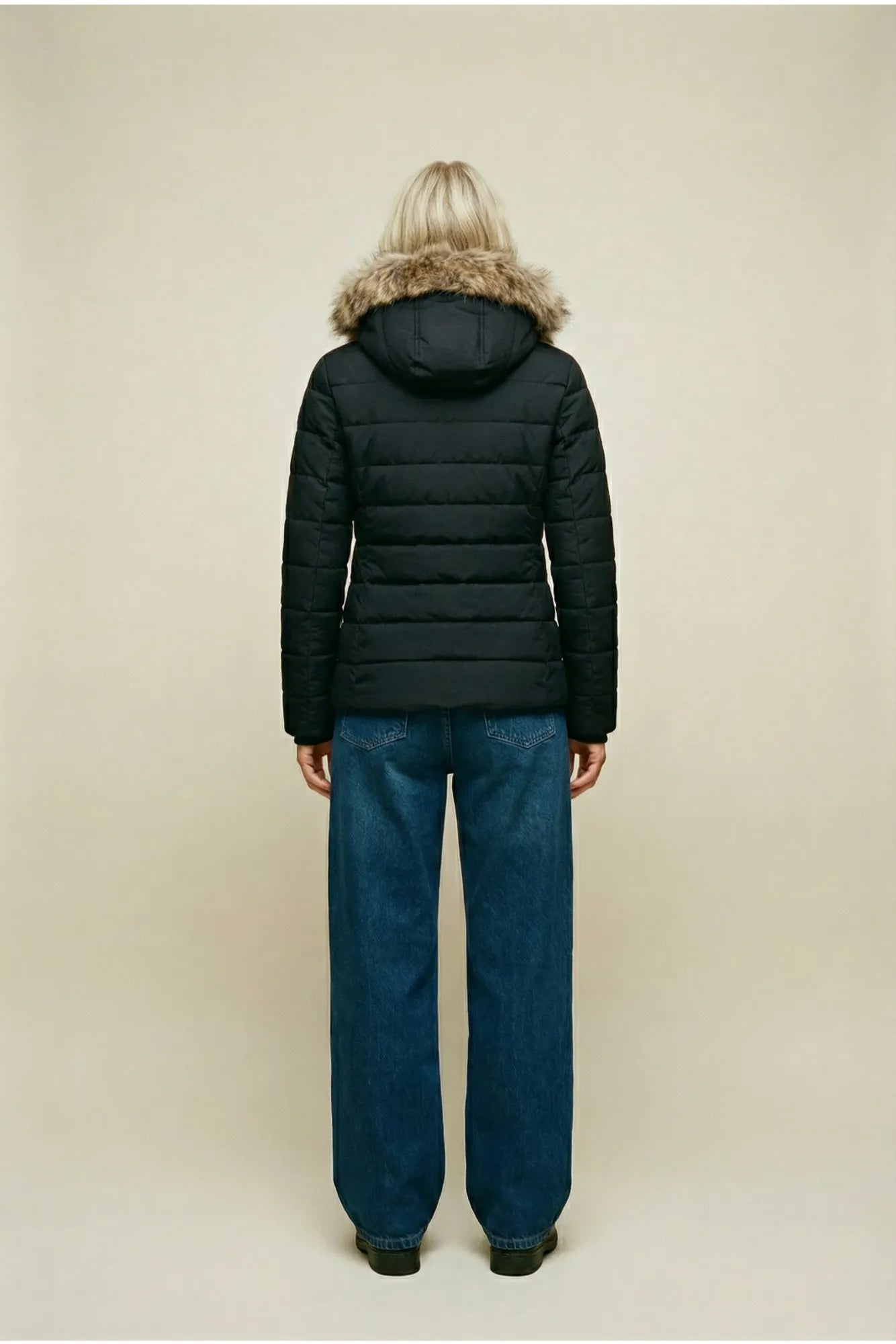 20945500_BLANK_-_BLANK_LEXI_BLANK_JKT_BLANK_W_model_BLANK_2