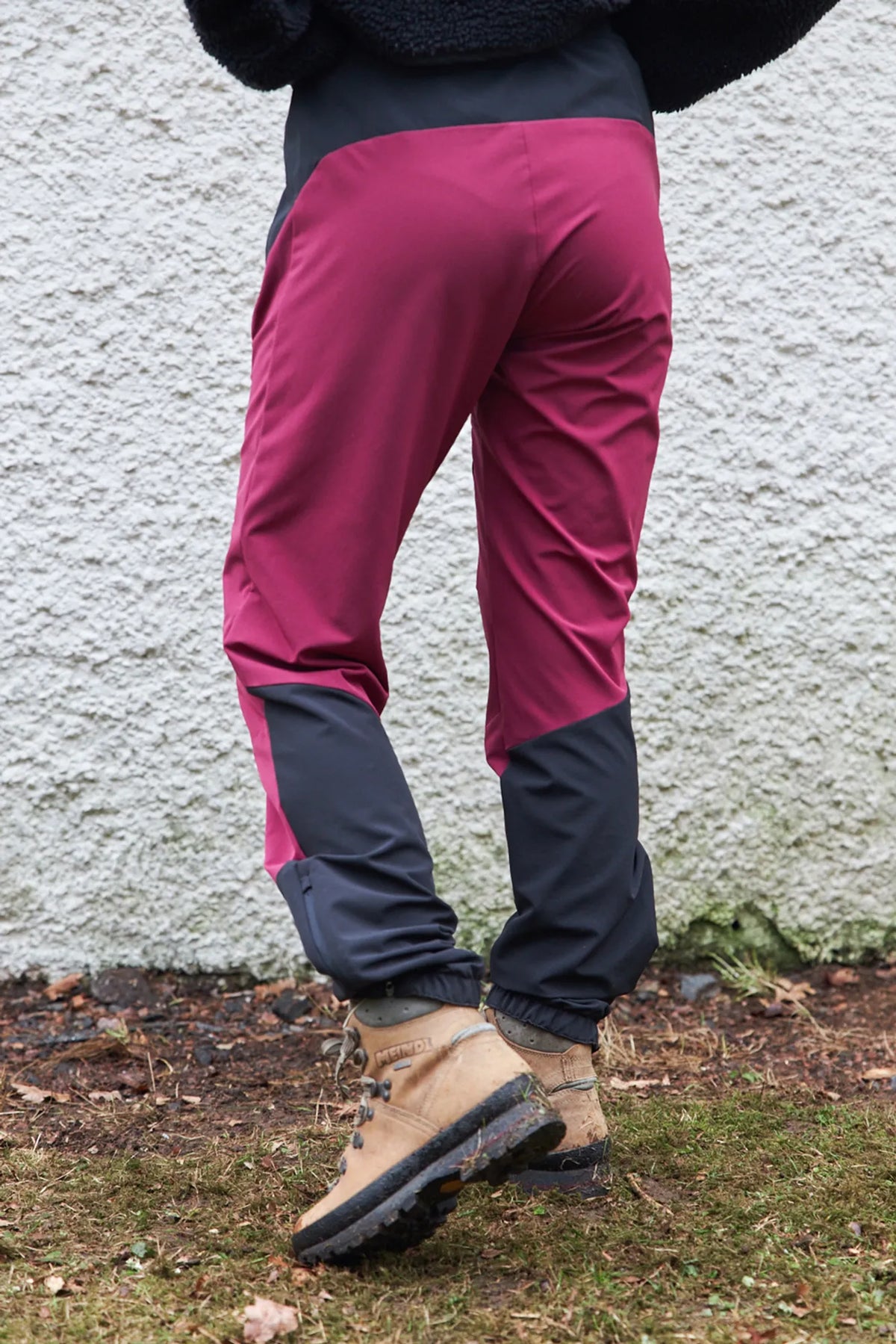 Moment_BLANK_pants,_BLANK_cherry,_BLANK_dam_BLANK_(3)